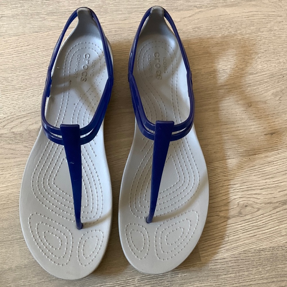 Croc thong sandals